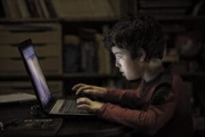 mothers worry kids screen time
