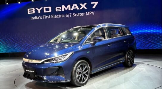 BYD eMAX7